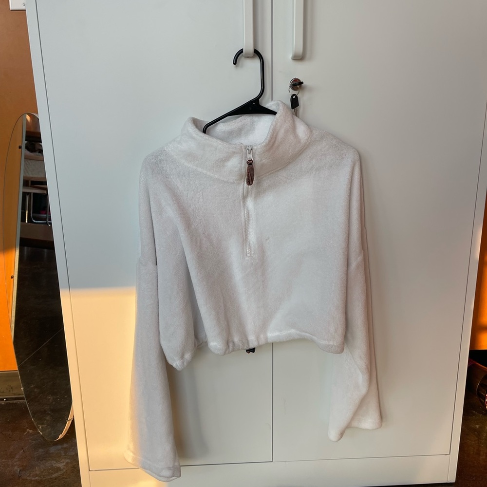 cropped white fleese urban outfitters
